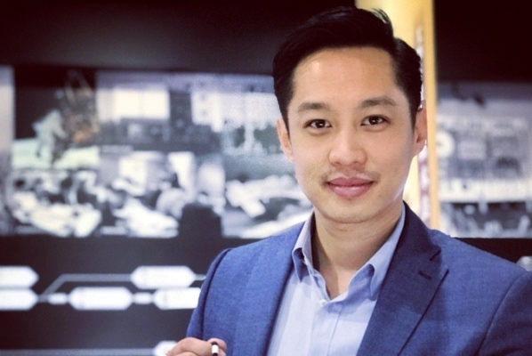 Phong độ tuổi 40 của ông xã hoa hậu Trúc Diễm