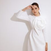 Ninh Hoàng Ngân diện áo dài cách tân lấy cảm hứng từ đóa hồng bạch