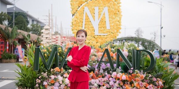 Đường hoa Home Hanoi Xuan thu hút các “bóng hồng” nhà Đài check-in