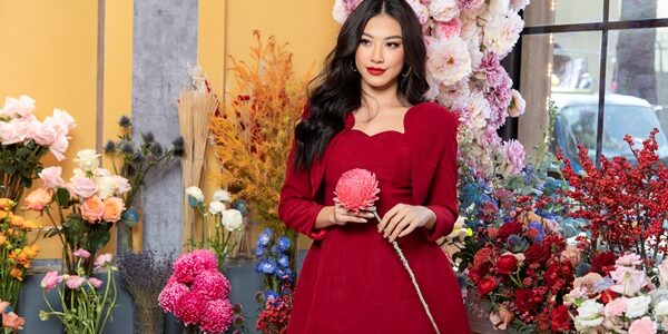 Á hậu Kim Duyên gợi cảm lái siêu xe ship hoa