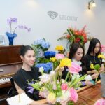 Top 3 Miss World Vietnam 2022 học cắm hoa tại S Florist