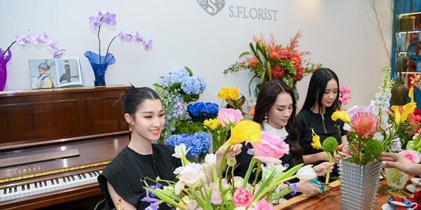 Top 3 Miss World Vietnam 2022 học cắm hoa tại S Florist