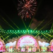 Lễ hội hoa Tớ dày lần đầu tiên được tổ chức tại Mù Cang Chải