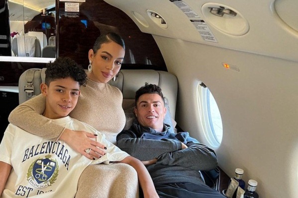 Chuyên cơ đỉnh cao đưa Cristiano Ronaldo lên đường sang Trung Đông