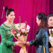 Nghệ sĩ Như Huỳnh nhận bằng khen của Hội Nghệ sĩ sân khấu Việt Nam