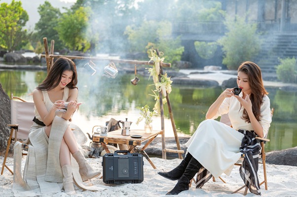 Hai nàng hậu Phương Nhi, Ngọc Thảo trải nghiệm lối sống cà phê