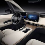 Tiết lộ mức giá của ‘chuyên cơ mặt đất’ Lexus LM 2024 sắp trình làng