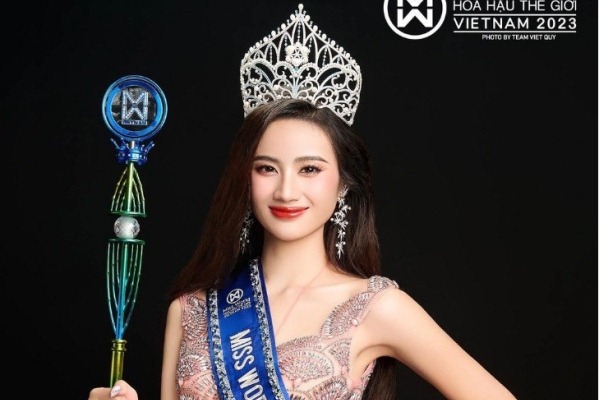 Từ vụ vạ miệng của Ý Nhi: Hoa hậu có còn truyền cảm hứng?