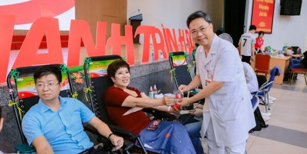 PCT WLIN Global Holdings Nguyễn Thu Trang hiến máu nhân đạo và tặng quà bệnh nhi