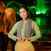 ‘Hoa hậu cải lương’ Như Huỳnh xúc động khi hát tại Cảng Sài Gòn