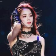 Jisoo (Blackpink) tiết lộ mẹo dưỡng da không nếp nhăn