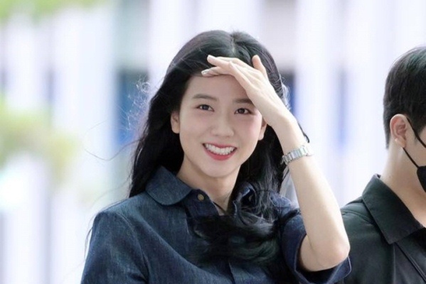 Jisoo (BLACKPINK) lần đầu lộ diện sau khi công khai hẹn hò