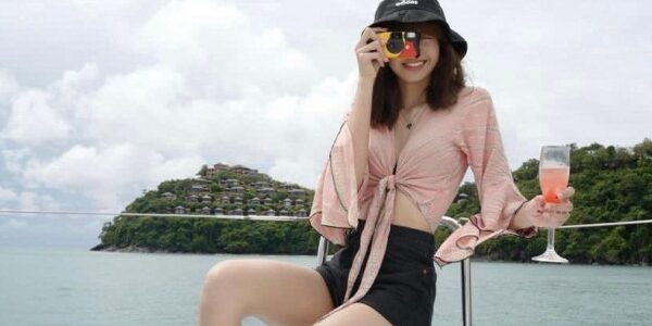 Lisa (Blackpink) gây sốt khi diện bikini