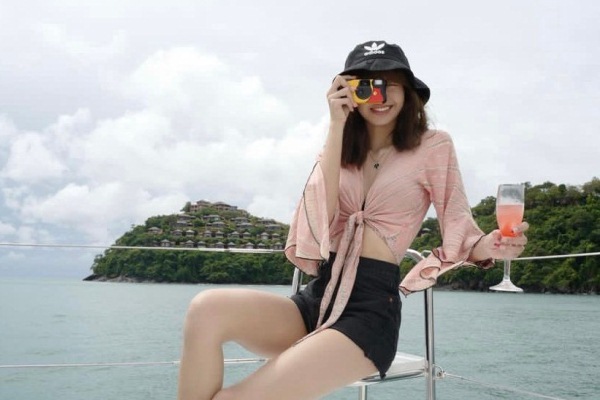 Lisa (Blackpink) gây sốt khi diện bikini