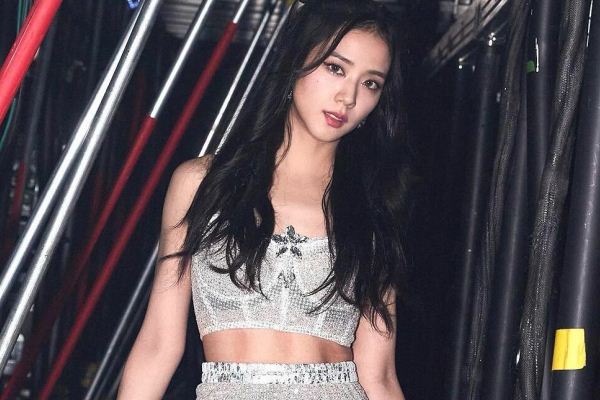 Bí quyết có rãnh bụng 1-1 của Jisoo (Blackpink)