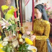 NSƯT Trịnh Kim Chi tổ chức giỗ Tổ quy tụ dàn sao Việt