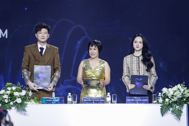 Dược sĩ Tiến – Hương Giang đồng hành cùng Miss Universe Vietnam