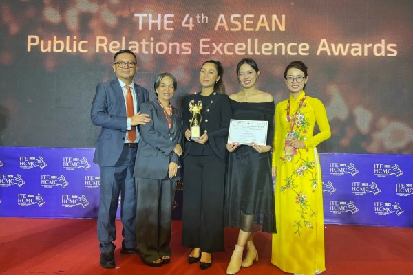 YeaH1 tiến đến hành trình thăng cấp từ Premium show