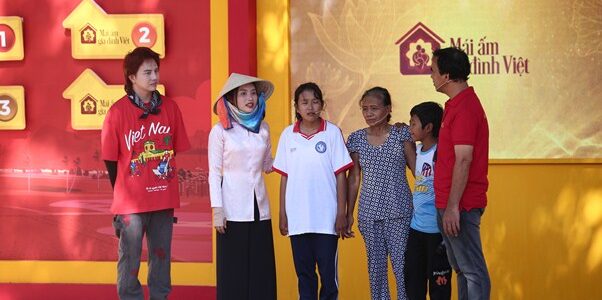 Phương Mỹ Chi đồng cảm khi chứng kiến hoàn cảnh các em nhỏ mồ côi