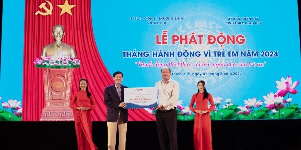 Ông Johnathan Hạnh Nguyễn tặng 1 tỷ đồng Quỹ Bảo trợ Trẻ em Việt Nam