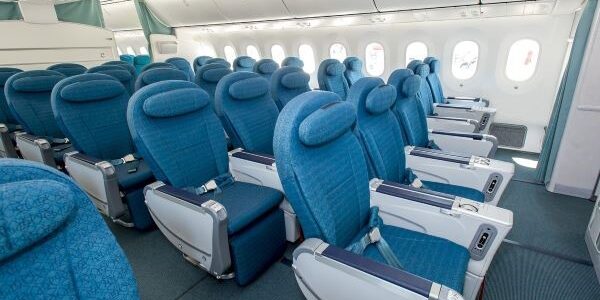 Vietnam Airlines bán hạng ghế phổ thông đặc biệt, khách ra cửa máy bay ưu tiên