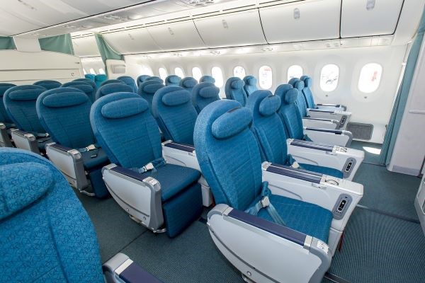 Vietnam Airlines bán hạng ghế phổ thông đặc biệt, khách ra cửa máy bay ưu tiên