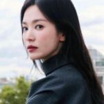 Vì sao phụ nữ 40 tuổi thích phong cách giản dị mùa đông?