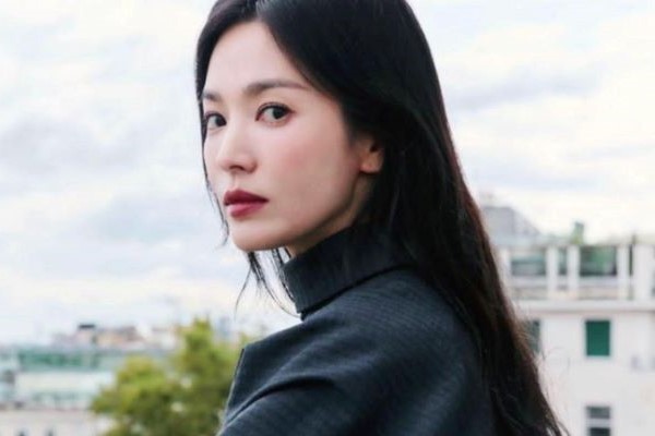 Vì sao phụ nữ 40 tuổi thích phong cách giản dị mùa đông?