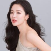 Song Hye Kyo khổ sở sau khi ly hôn, rộ tin BlackPink tái xuất