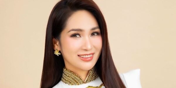 NSƯT Như Huỳnh truyền cảm hứng yêu nước đến giới trẻ qua áo dài